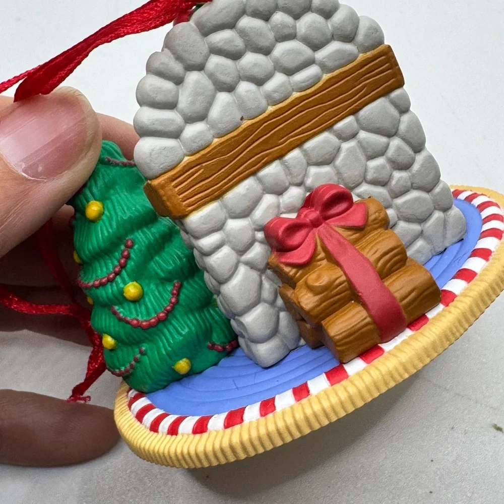 Vintage Avon Gift Collection‎ Christmas with Santa Ornament Delivering Gifts